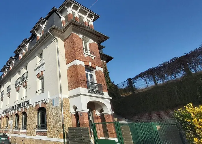 Des Remparts Mini-hôtel 3*